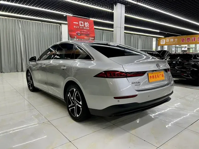 Roewe D7 — Фото автомобиля 4
