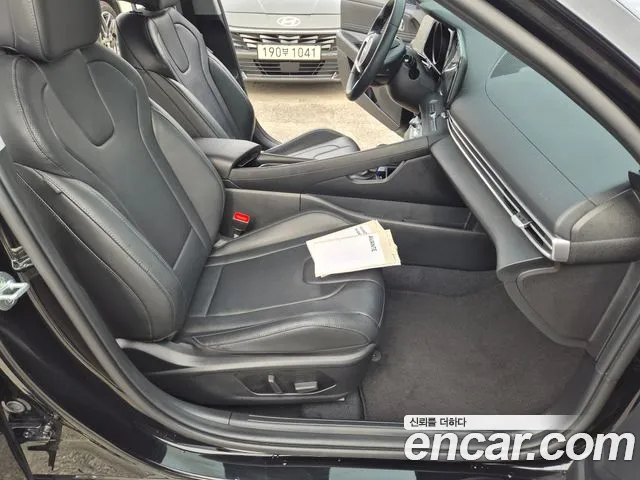 Hyundai Avante CN7 — Фото автомобиля 12