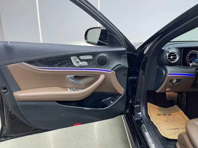 Mercedes-Benz E-Class — Фото автомобиля 9