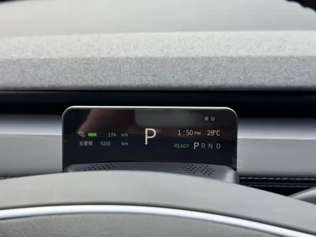Tesla Model Y L — Фото автомобиля 13