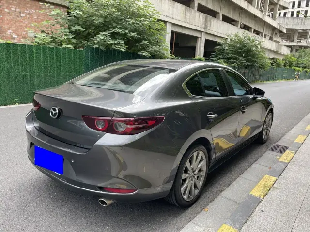 Mazda Axela — Фото автомобиля 8