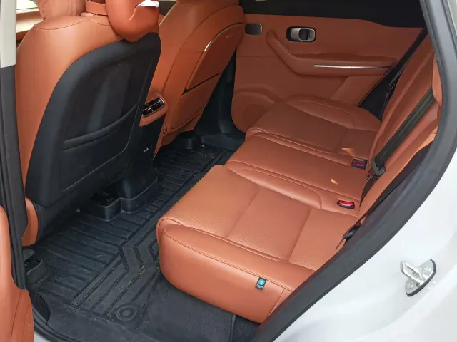 Leapmotor C10 — Фото автомобиля 5