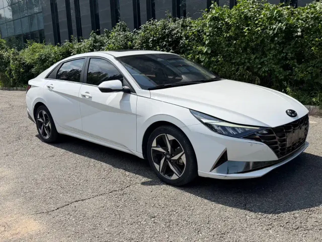 Hyundai Elantra — Фото автомобиля 3