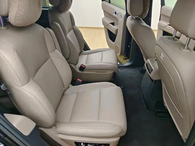 Li Auto L8 — Фото автомобиля 21