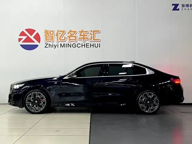 BMW 5 Series — Фото автомобиля 3
