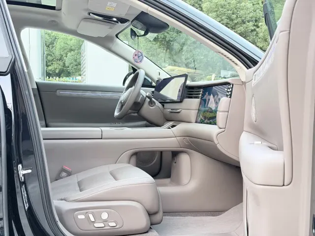 IM Motors LS6 — Фото автомобиля 12