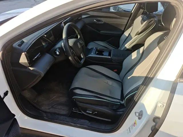 BYD Qin L — Фото автомобиля 15