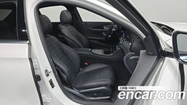 Mercedes-Benz E-Class — Фото автомобиля 26