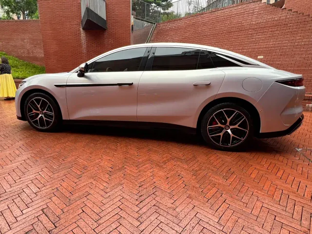 BYD Han L — Фото автомобиля 5
