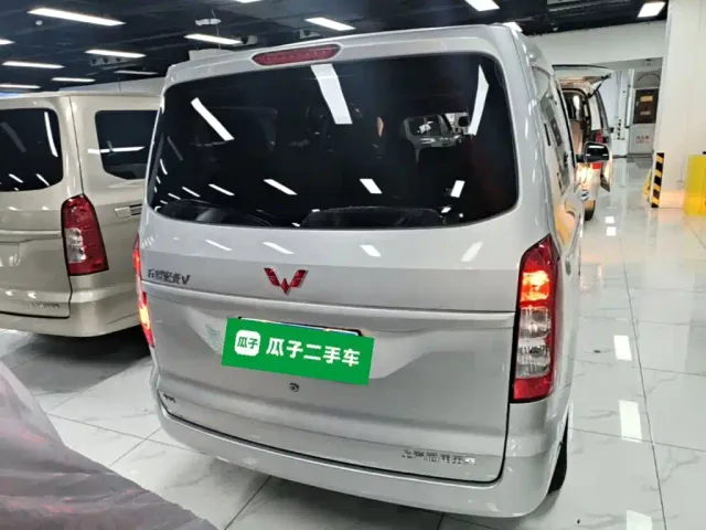 Wuling Hongguang V — Фото автомобиля 3