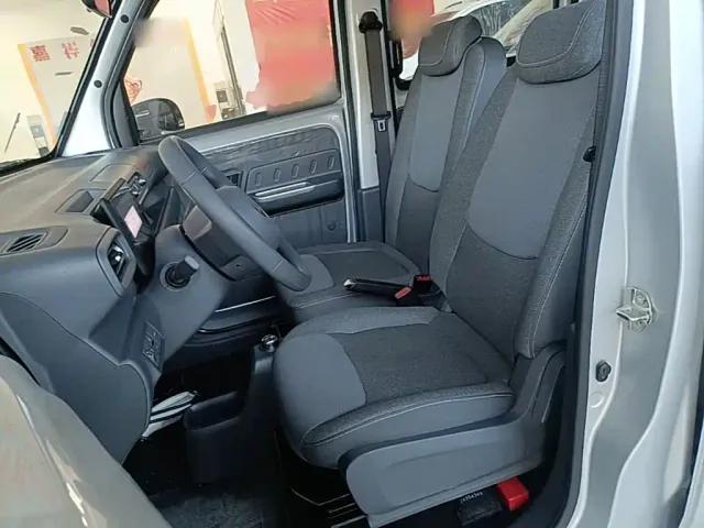 Wuling Zhiguang NEV — Фото автомобиля 14