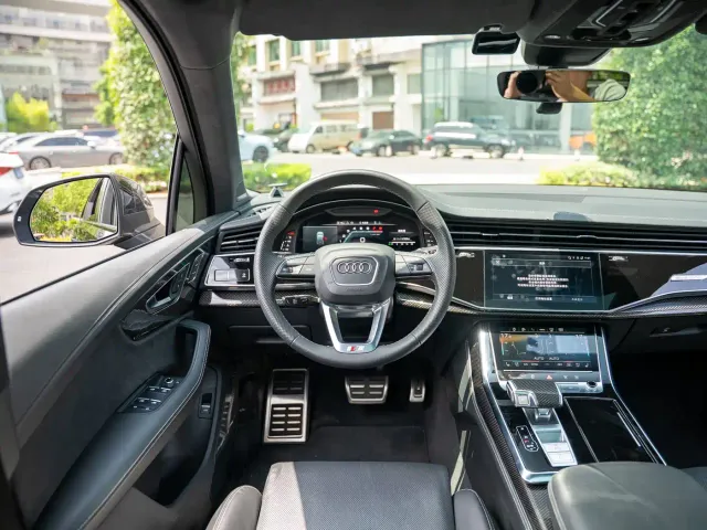 Audi SQ7 — Фото автомобиля 17