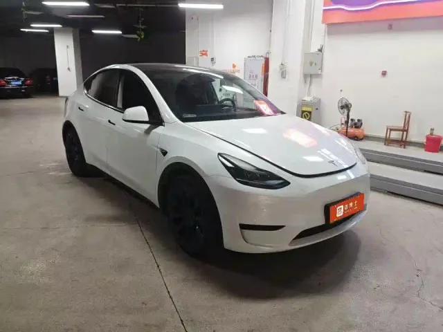 Tesla Model Y — Фото автомобиля 6