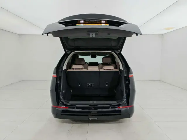 Xpeng X9 — Фото автомобиля 21