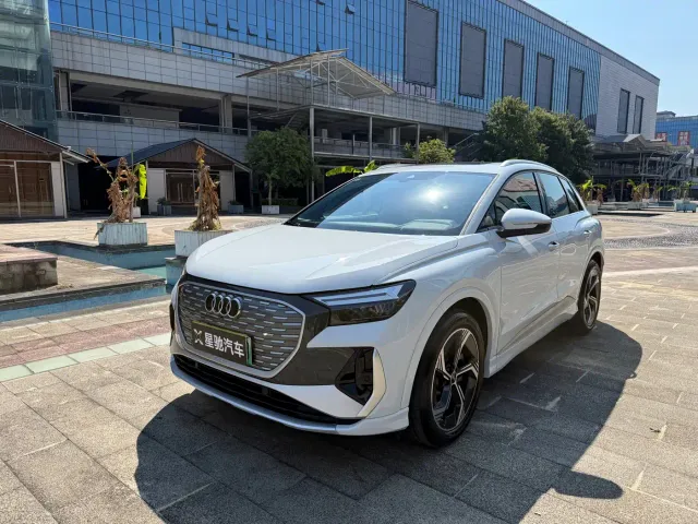 Фотография автомобиля — Audi Q4 e-tron