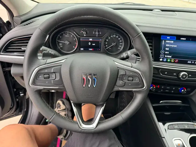 Buick Regal — Фото автомобиля 12