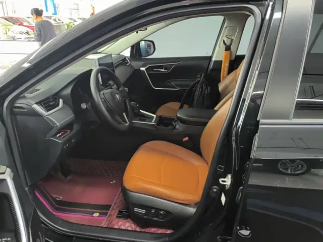 Toyota RAV4 — Фото автомобиля 14