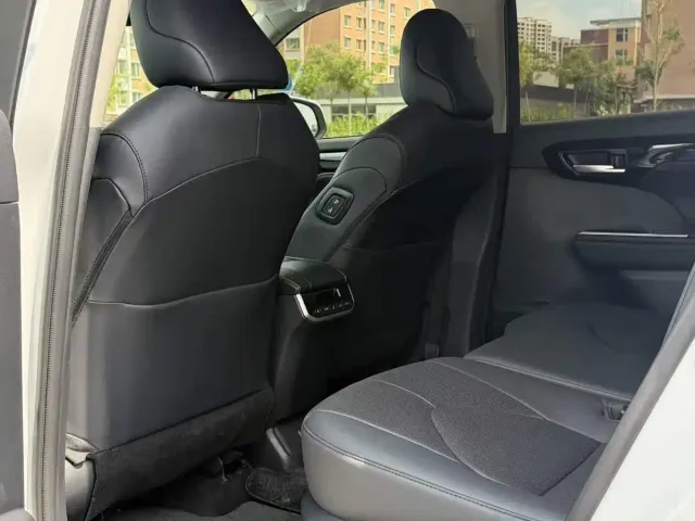 Toyota Highlander — Фото автомобиля 6