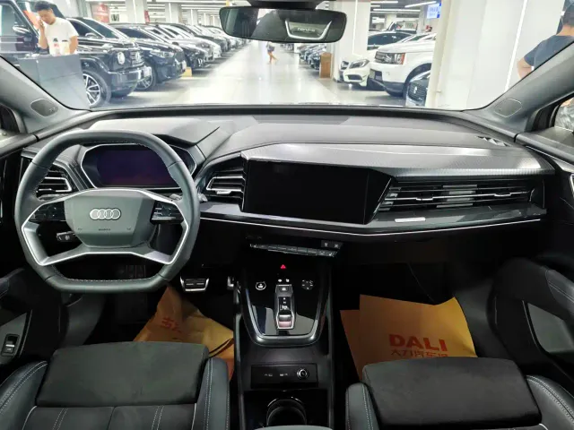 Audi Q4 e-tron — Фото автомобиля 4