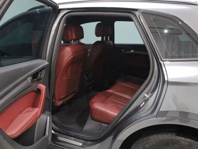 Audi Q5L — Фото автомобиля 12