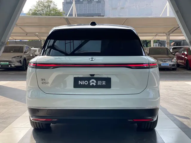 Nio ES8 — Фото автомобиля 14