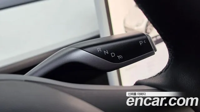 Tesla Model Y — Фото автомобиля 12