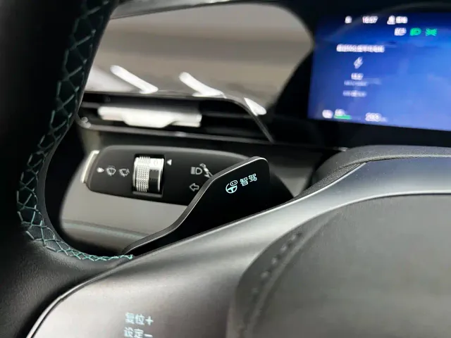 BYD Qin L — Фото автомобиля 13