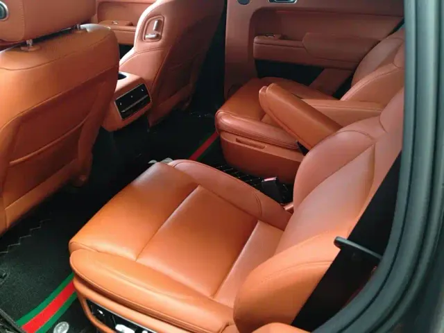 Li Auto L8 — Фото автомобиля 11