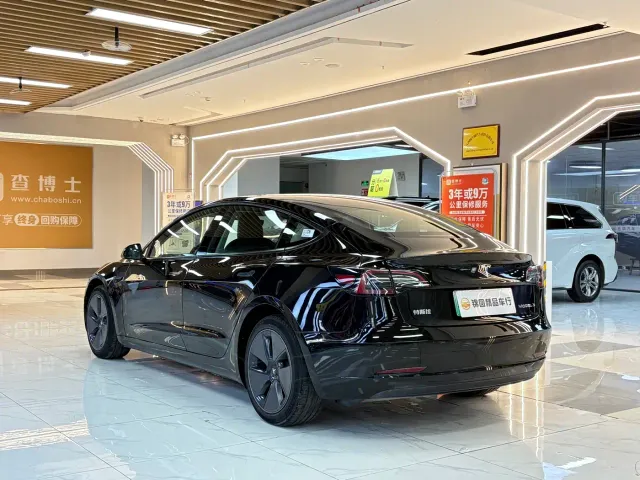 Tesla Model 3 — Фото автомобиля 3