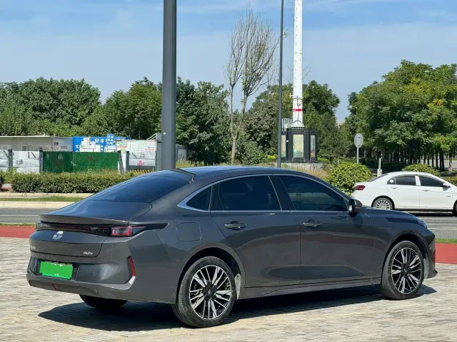 Changan Qiyuan A05 — Фото автомобиля 9