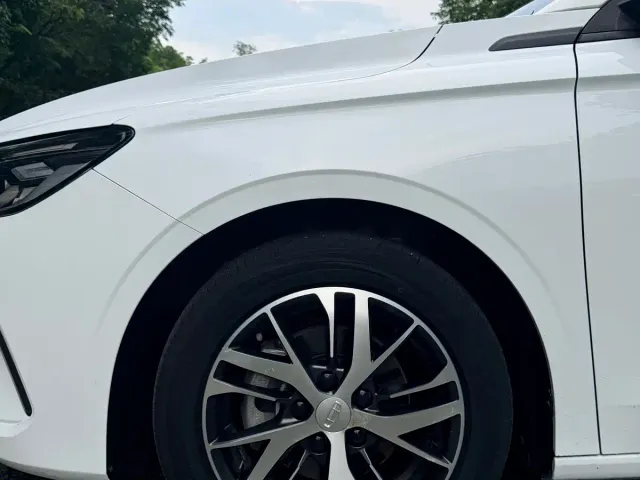 Geely Emgrand — Фото автомобиля 17
