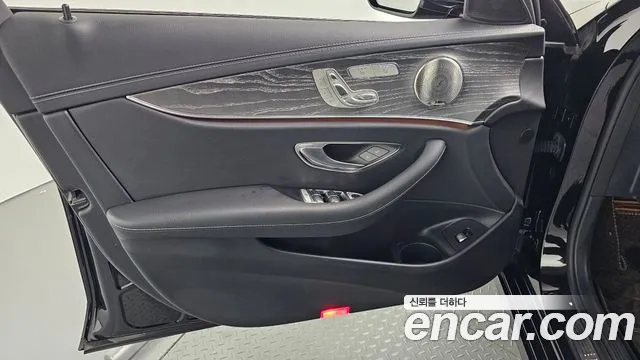 Mercedes-Benz E-Class E-класс W213 E350 4MATIC Avantgarde — Фото автомобиля 21
