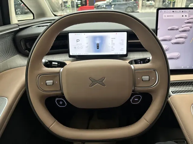 Xpeng X9 — Фото автомобиля 10