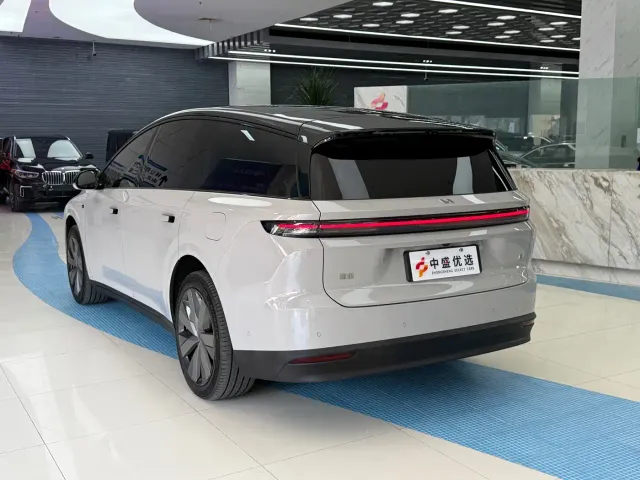 Li Auto i8 — Фото автомобиля 7