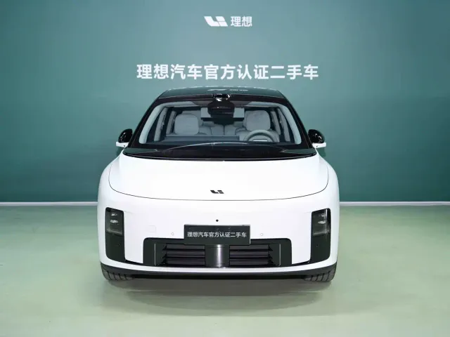 Li Auto i8 — Фото автомобиля 2