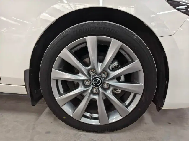 Mazda Axela — Фото автомобиля 4