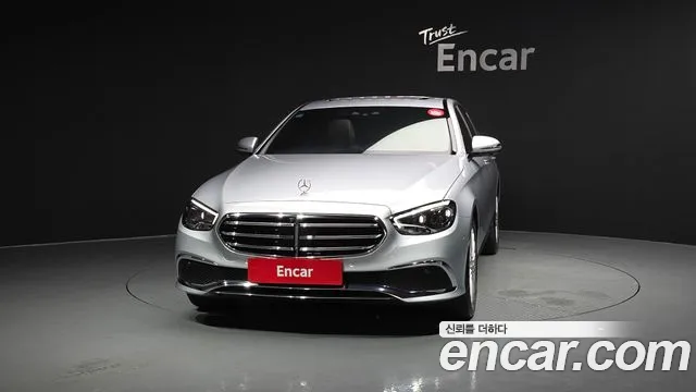 Mercedes-Benz E-Class — Фото автомобиля 3
