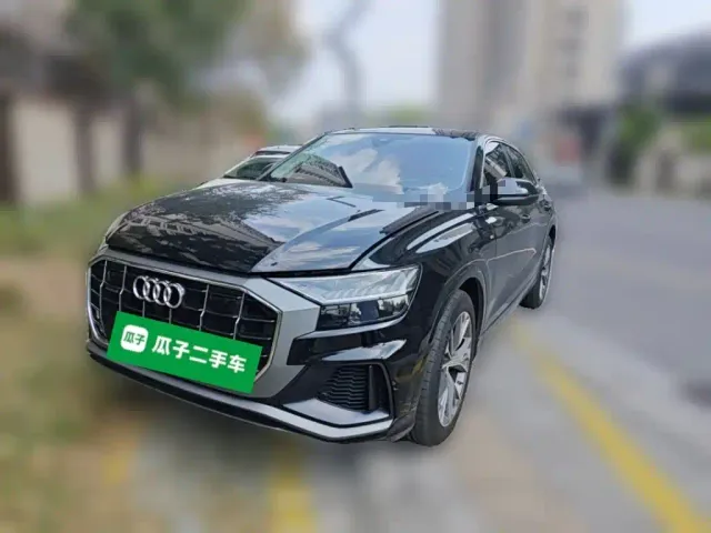 Фотография автомобиля — Audi Q8