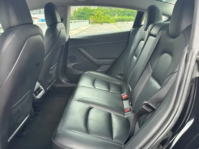 Tesla Model 3 — Фото автомобиля 7