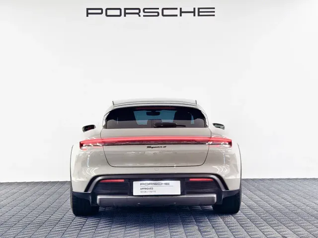 Porsche Taycan — Фото автомобиля 6