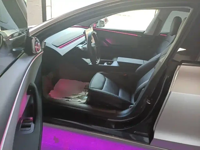 Tesla Model 3 — Фото автомобиля 15