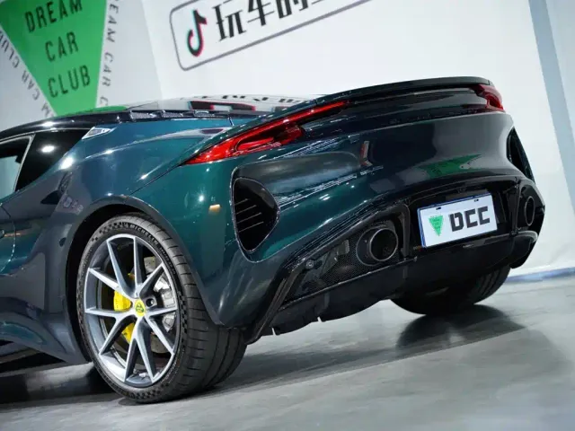 Lotus Emira — Фото автомобиля 13