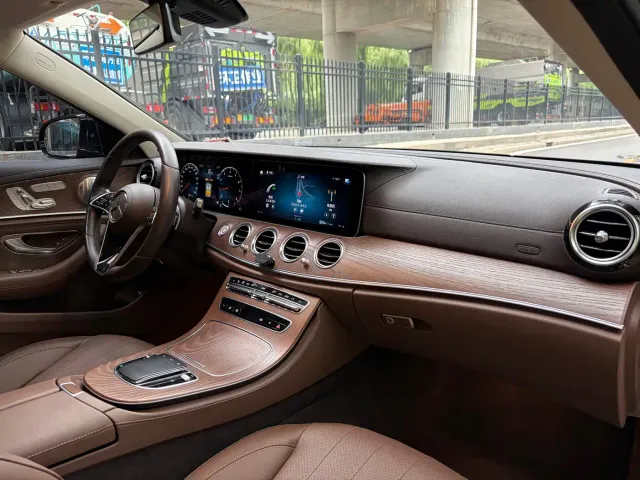 Mercedes-Benz E-Class — Фото автомобиля 13