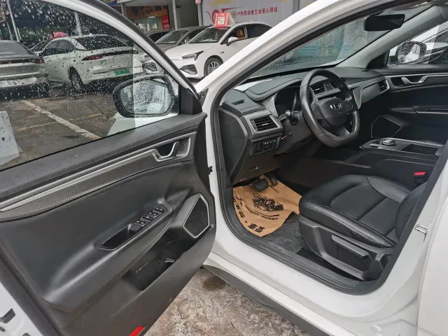 Geely Emgrand — Фото автомобиля 3
