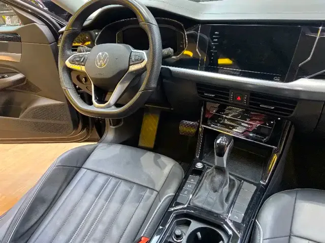 Volkswagen Passat — Фото автомобиля 12