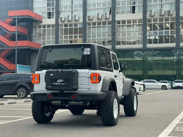 Jeep Wrangler — Фото автомобиля 6