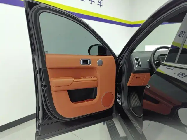 Li Auto L9 — Фото автомобиля 7