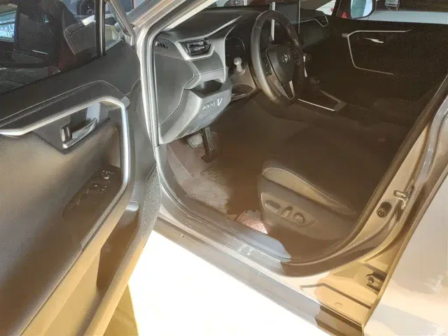 Toyota RAV4 — Фото автомобиля 14