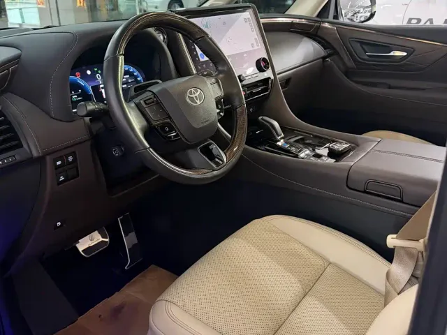 Toyota Alphard — Фото автомобиля 6
