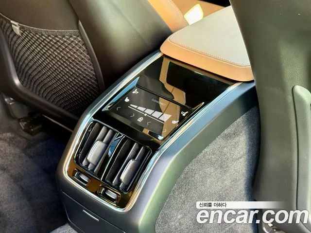 Volvo S90 — Фото автомобиля 19